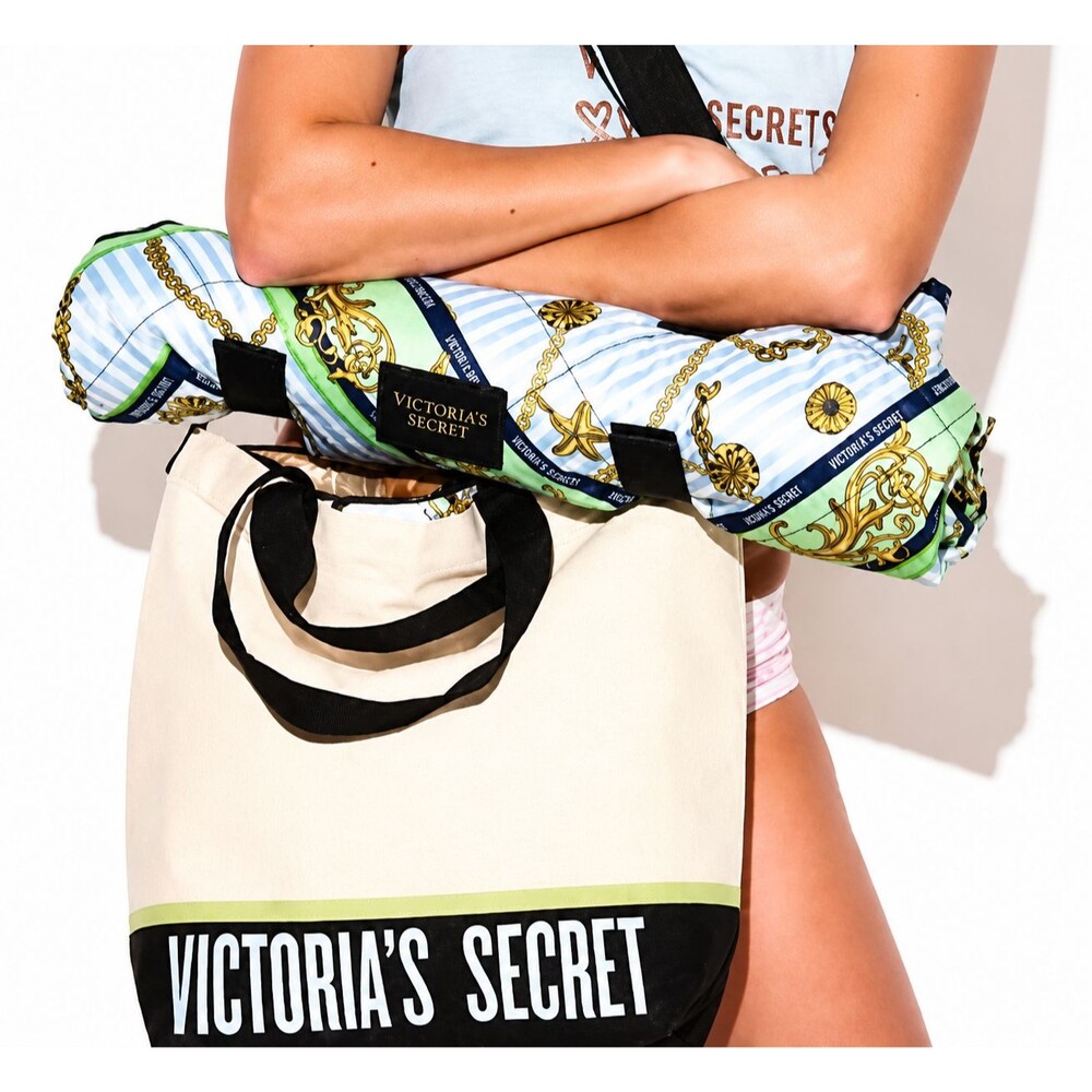 VICTORIA'S SECRET Portable Blanket Packable Picnic Beach Victoria Sailor  57x52”